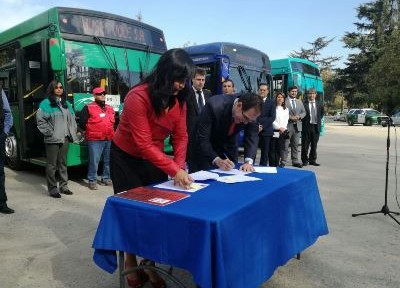 Ministra Paola Tapia firma convenio con cinco operadores del Transantiago para implementar medidas anti evasión