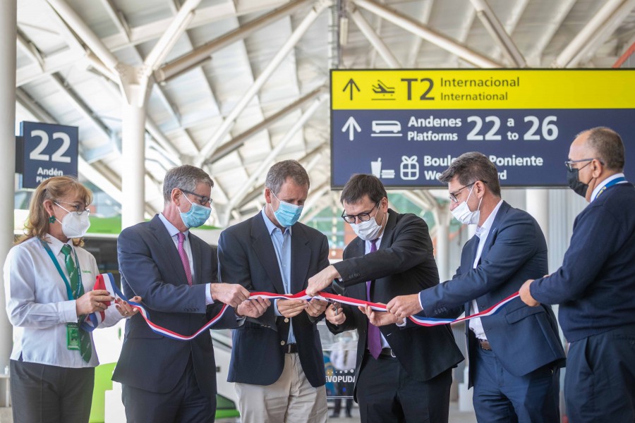 Autoridades en inauguración del nuevo terminal de buses en T2