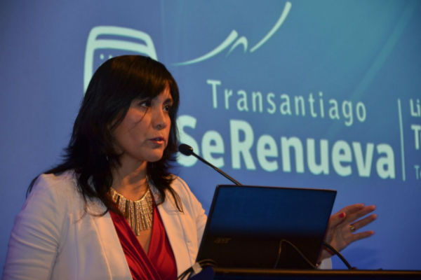Ministra Paola Tapia exponiendo en RoadShowpor relicitación del Transantiago